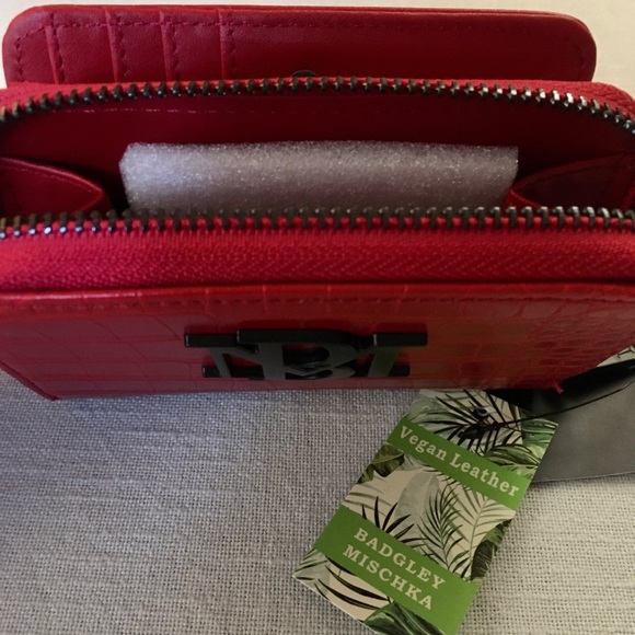 Badgley Mischka Small Red Zip Coin ID Card Wallet Vegan Croco Leather Black Logo - Picture 5 of 11